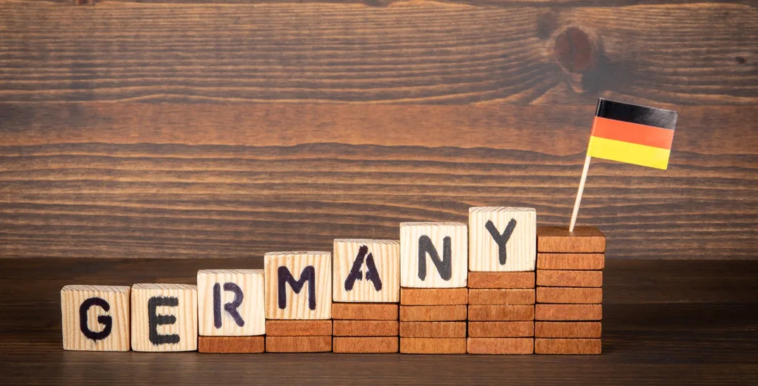 The German Minimum Wage and Average Salary Dynamics